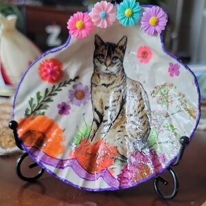 Decorative Cat Shell Plate with Floral Design